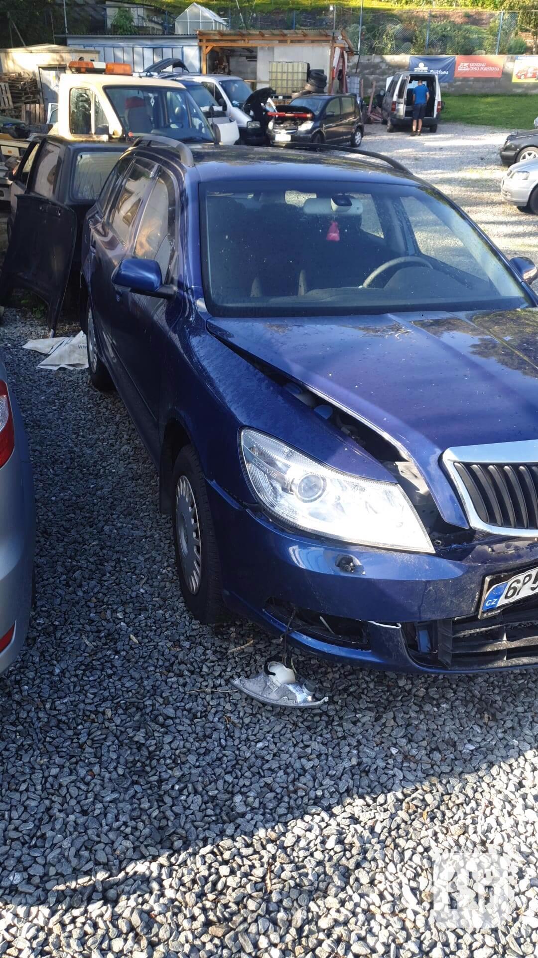 Škoda Octavia II combi - havarované - foto 1