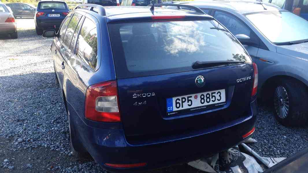 Škoda Octavia II combi - havarované - foto 3