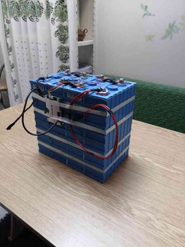 LiFePO4 Baterie 12 V s BMS 200 Ah.   - foto 2