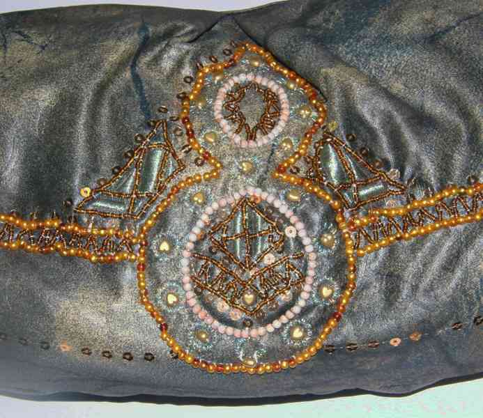 Orientální batiková kabelka s korálky - foto 2