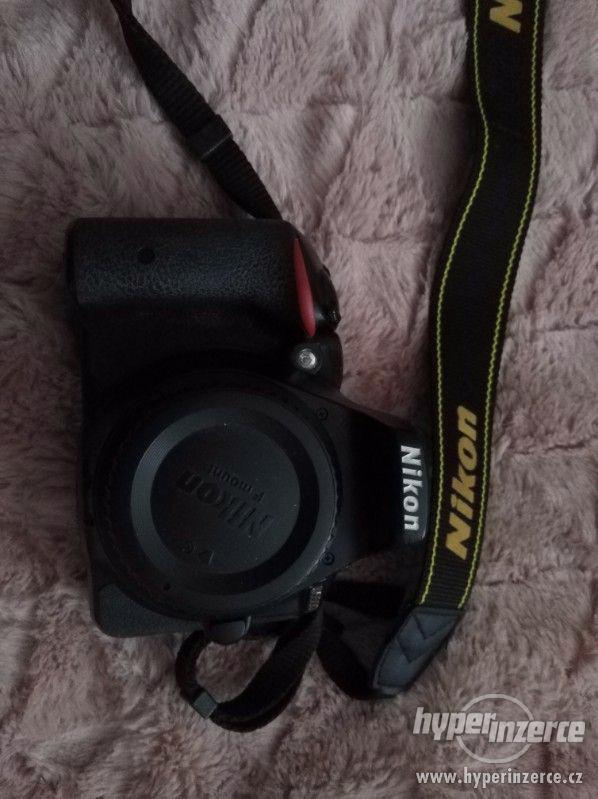 Nikon D5500 tělo (v záruce)+ objektiv +příslušenství - foto 6