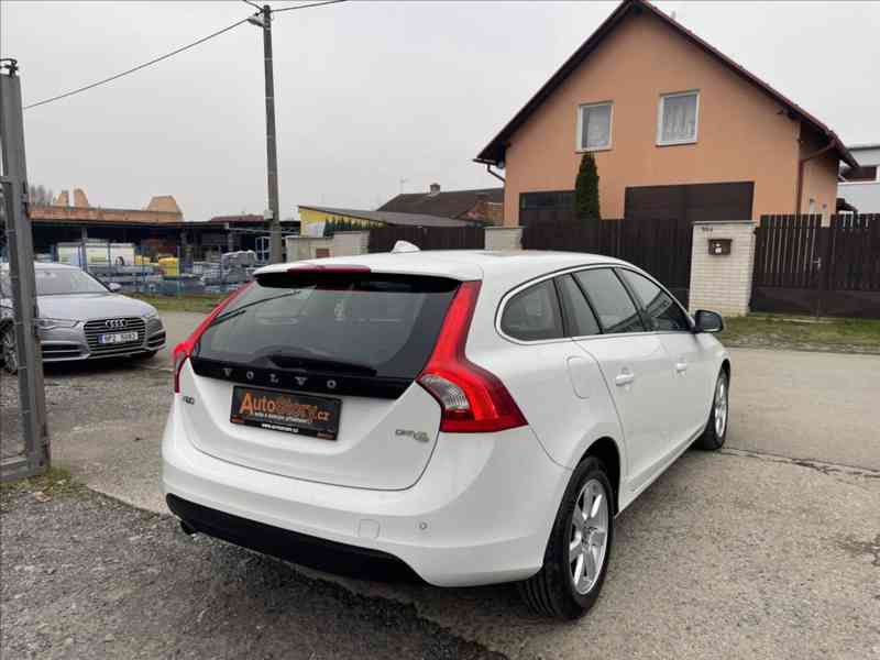 Volvo V60 1,6 D PDC,AUTOMAT,SERVISKA - foto 3