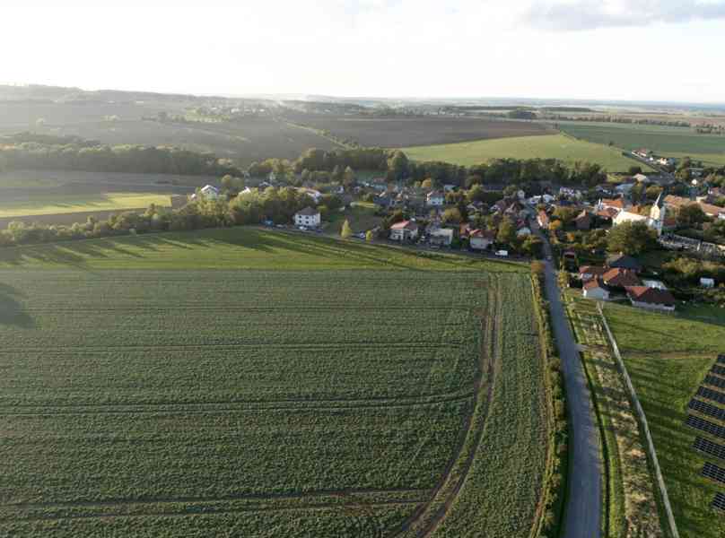 Prodej stavebního pozemku 1273 m² - Morašice - foto 7