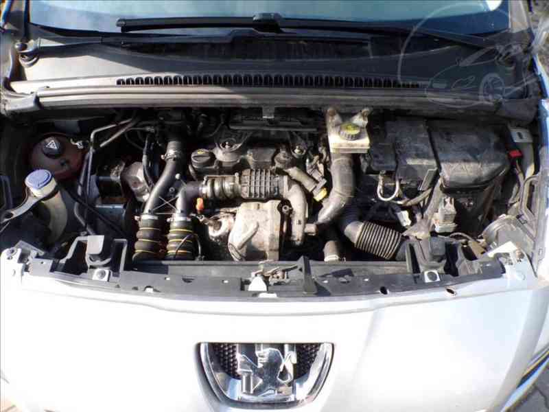 Peugeot 5008 1,6 HDi 7.MÍST,TAŽ.ZAŘ. - foto 16