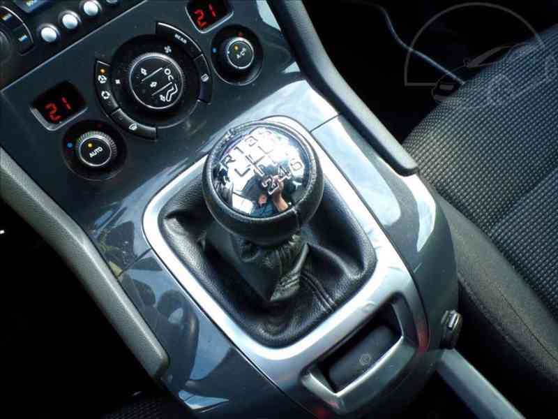 Peugeot 5008 1,6 HDi 7.MÍST,TAŽ.ZAŘ. - foto 8