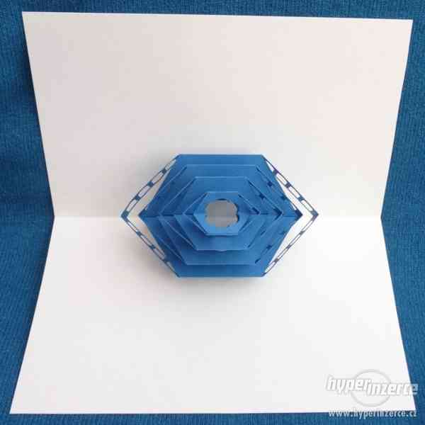 Dekorační 3D papírové rozkládací přání, stavba (S02) - foto 3