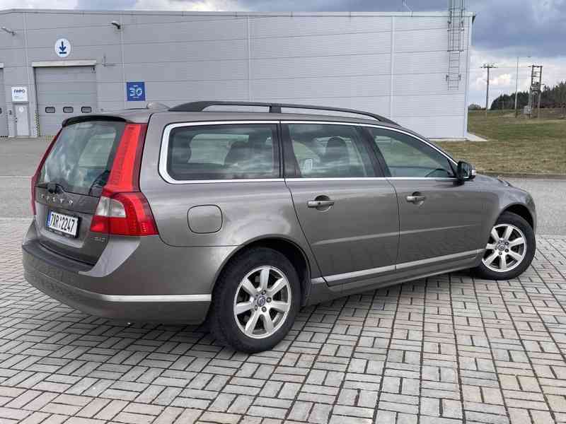 Volvo V70 2.4D 129kW MOMENTUM – PO SERVISU, WEBASTO, KEYLESS - foto 3