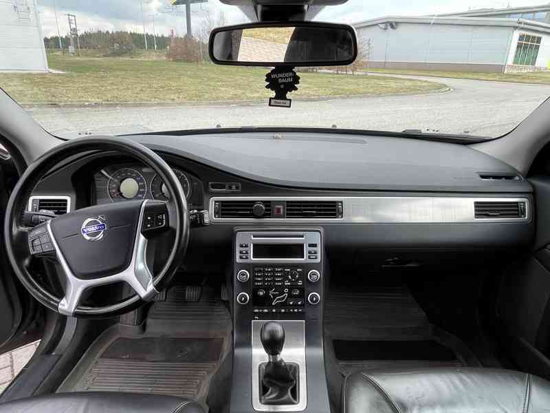 Volvo V70 2.4D 129kW MOMENTUM – PO SERVISU, WEBASTO, KEYLESS - foto 7