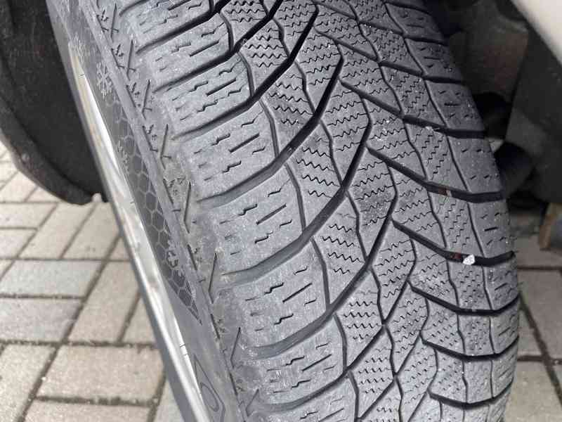 Volvo V70 2.4D 129kW MOMENTUM – PO SERVISU, WEBASTO, KEYLESS - foto 13