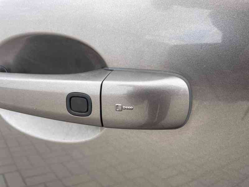 Volvo V70 2.4D 129kW MOMENTUM – PO SERVISU, WEBASTO, KEYLESS - foto 14