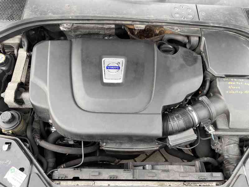 Volvo V70 2.4D 129kW MOMENTUM – PO SERVISU, WEBASTO, KEYLESS - foto 12