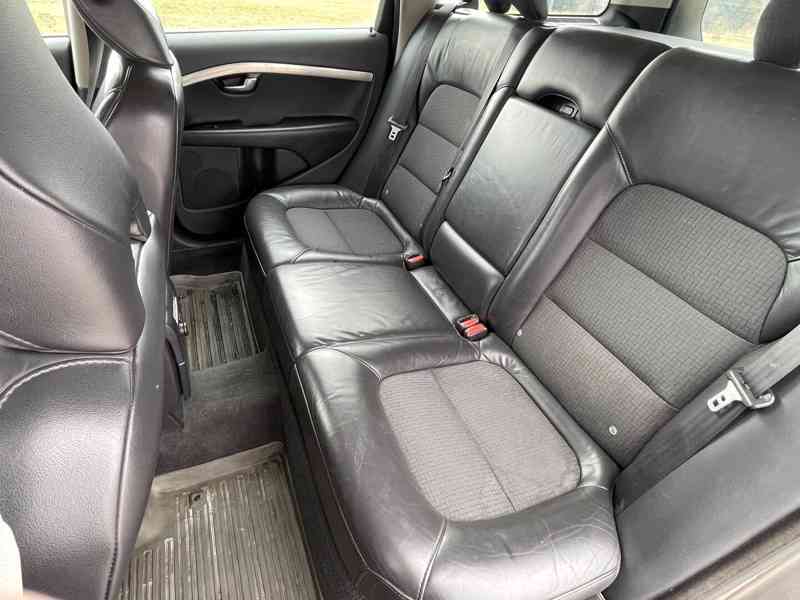 Volvo V70 2.4D 129kW MOMENTUM – PO SERVISU, WEBASTO, KEYLESS - foto 8