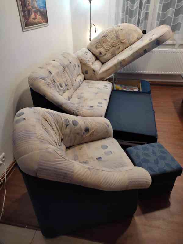 Rozkládací sedací souprava s křeslem, taburetem a stolkem  - foto 2