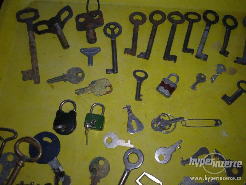 Staré klíče,zámky - foto 1