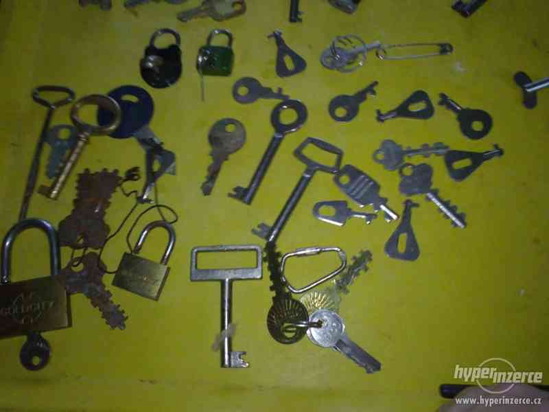 Staré klíče,zámky - foto 2