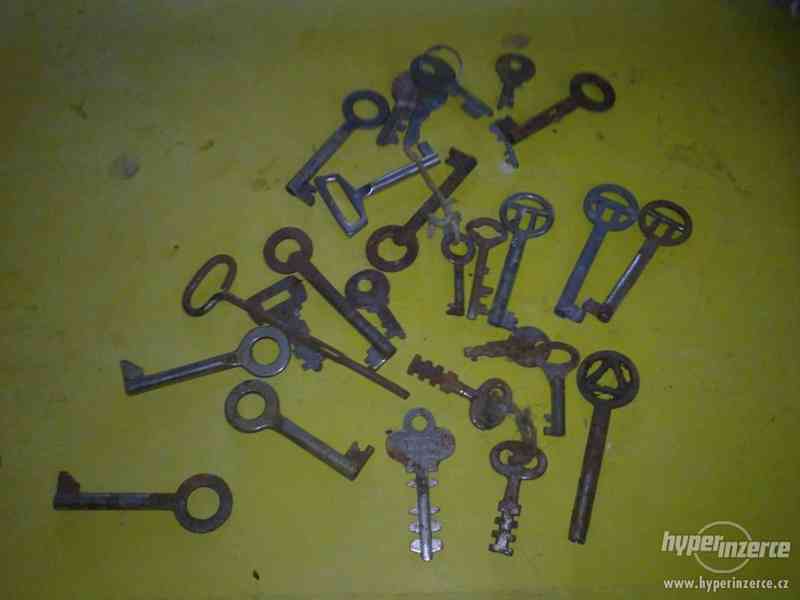 Staré klíče,zámky - foto 3
