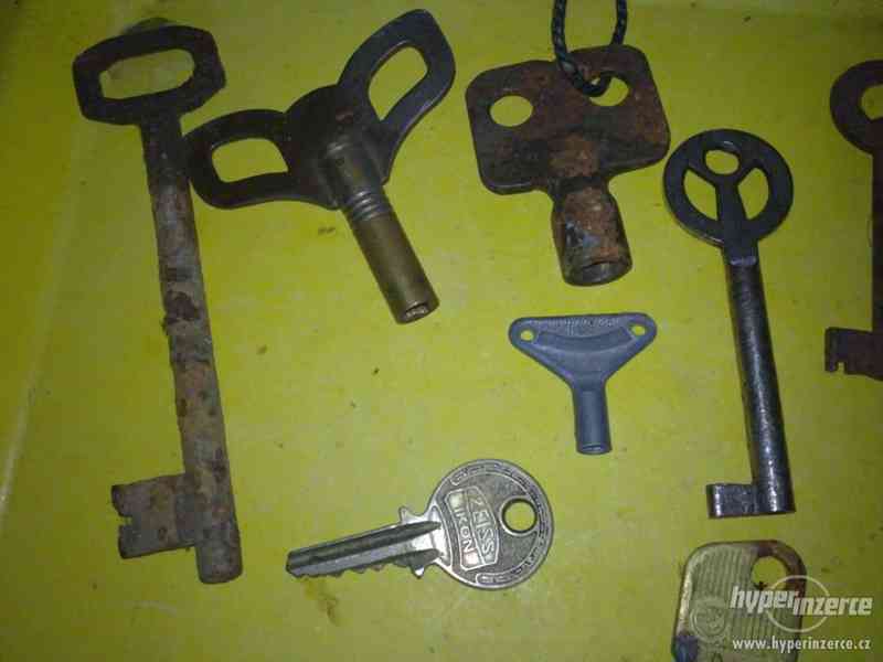 Staré klíče,zámky - foto 4