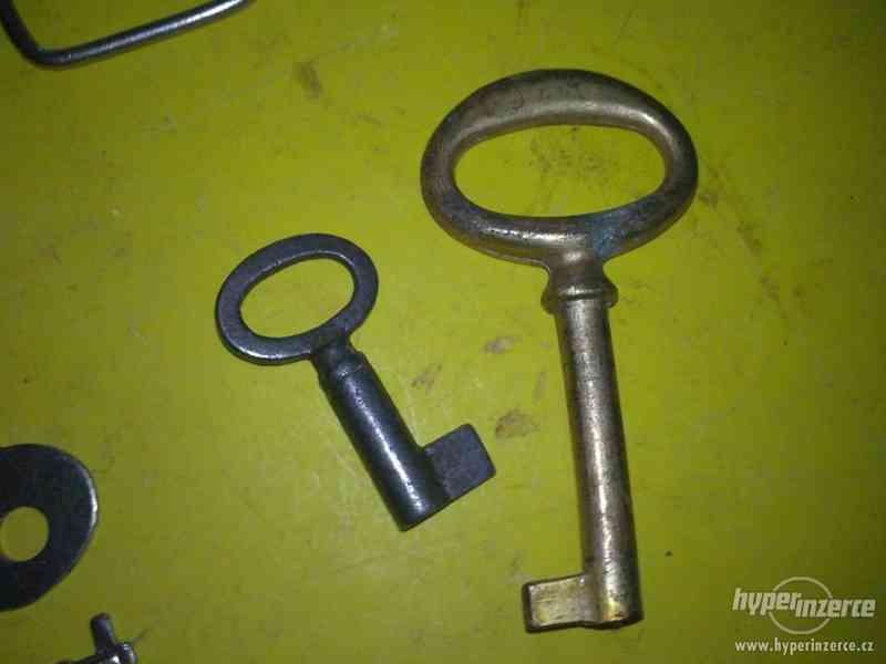 Staré klíče,zámky - foto 5