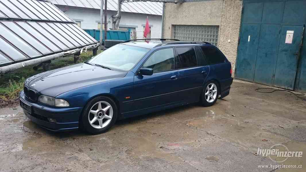 BMW e39 540i - manual - foto 2