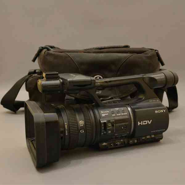 Profesionální kamera Sony HDR FX1000 - foto 2