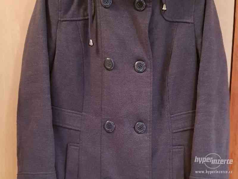 Hezký dámský flaušový kabát - šedý - foto 2
