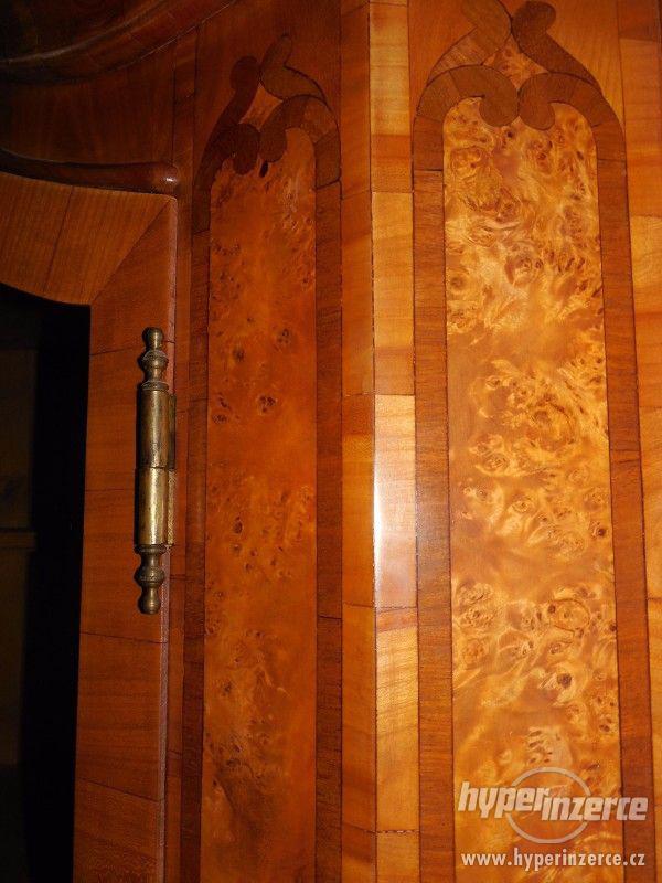 Barokní intarzovaná rohovka - foto 2