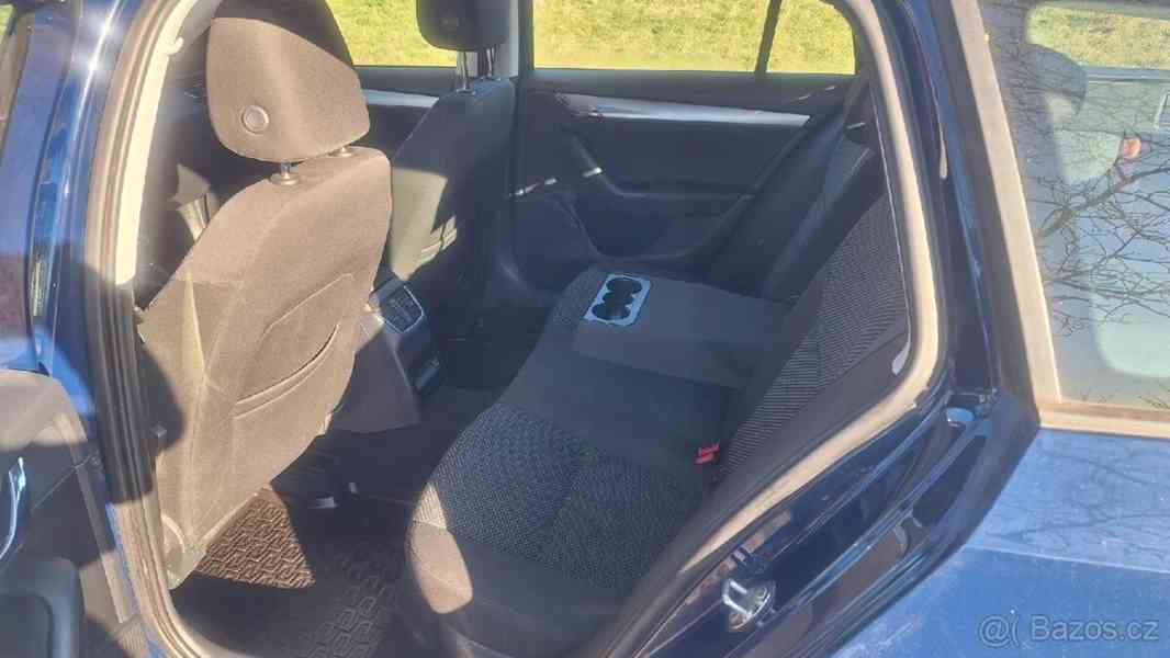 Škoda Octavia 1,6   3 - foto 5