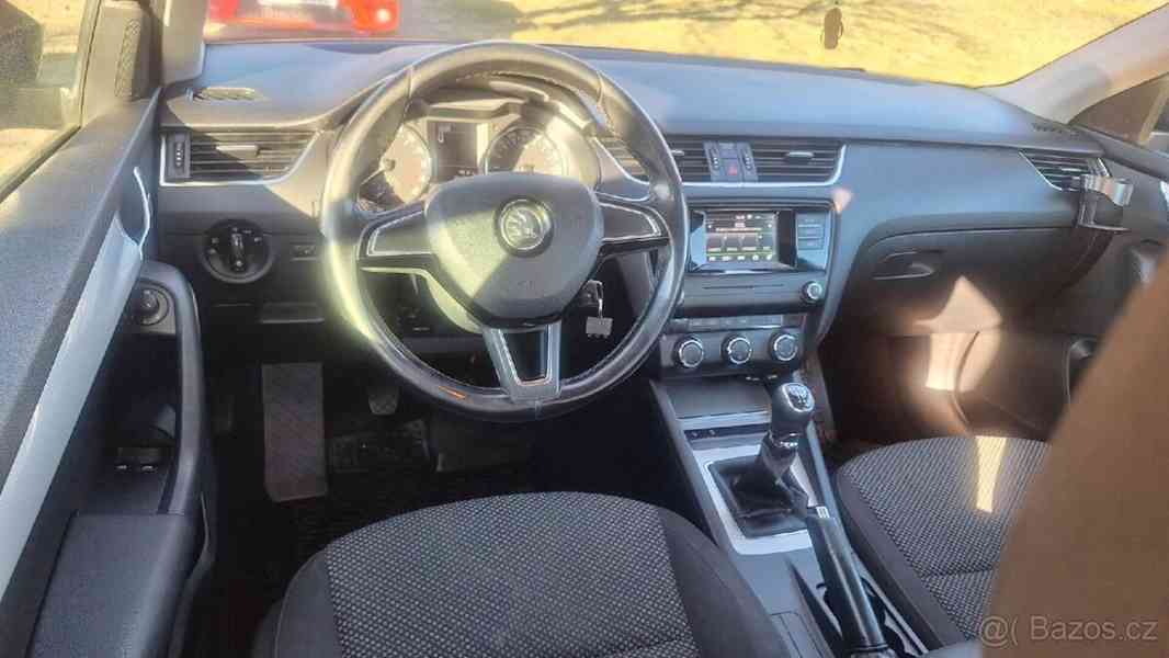 Škoda Octavia 1,6   3 - foto 6