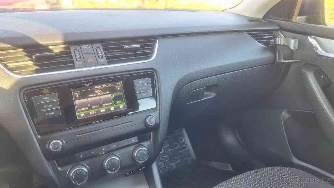 Škoda Octavia 1,6   3 - foto 7