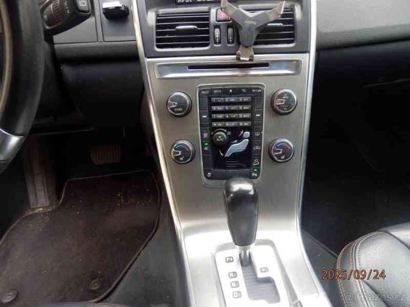 Volvo XC60 2,4   Summum AWD 158kW 206000km - foto 11
