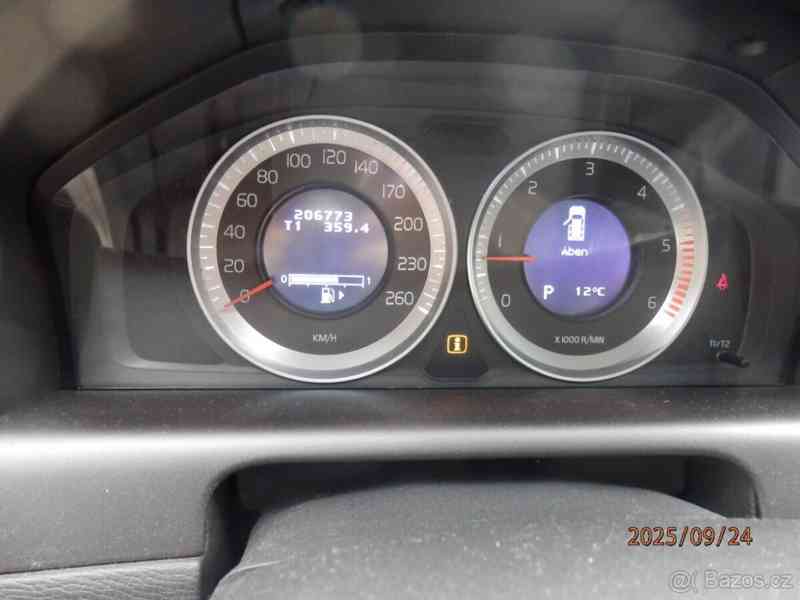 Volvo XC60 2,4   Summum AWD 158kW 206000km - foto 17