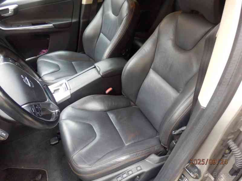 Volvo XC60 2,4   Summum AWD 158kW 206000km - foto 12