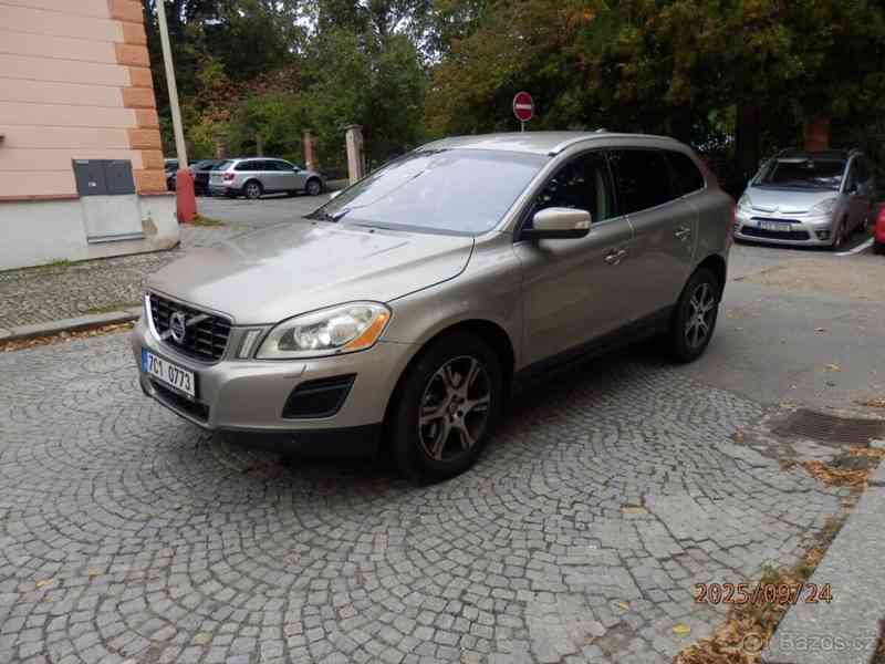 Volvo XC60 2,4   Summum AWD 158kW 206000km - foto 2