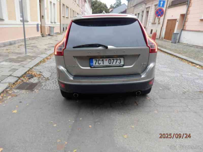 Volvo XC60 2,4   Summum AWD 158kW 206000km - foto 7