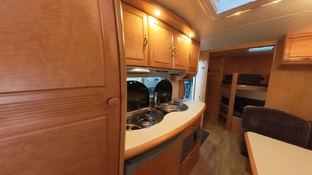 Karavan Hobby 560 KMFE Prestige - foto 9