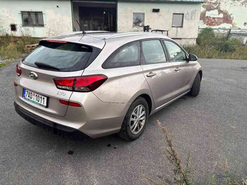 Hyundai i30 1,0 T-GDI 88 kW KOMBI – krásný - foto 9
