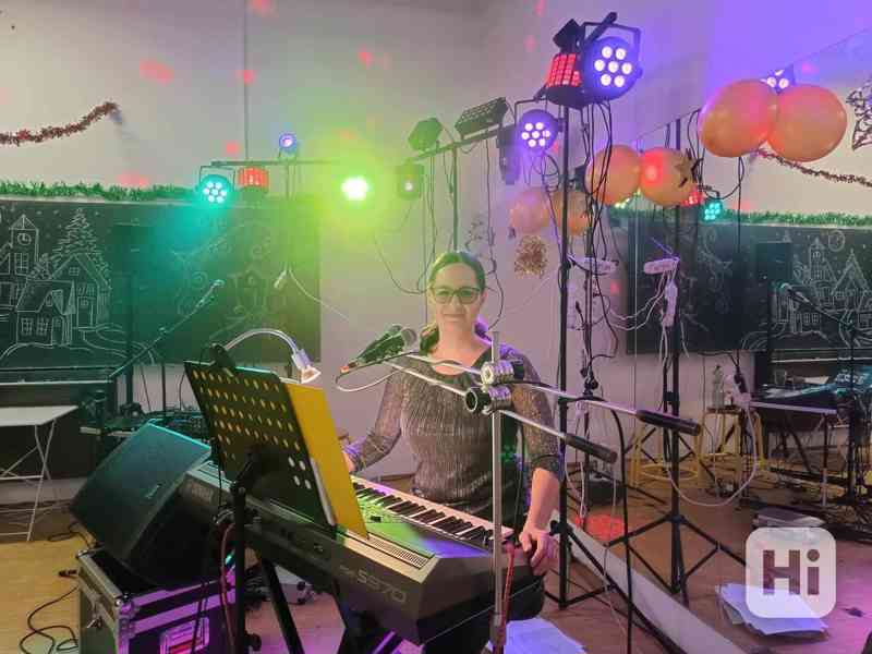 Živá hudba/Dj - Nikola Hamplová - foto 5