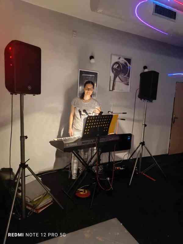 Živá hudba/Dj - Nikola Hamplová - foto 9