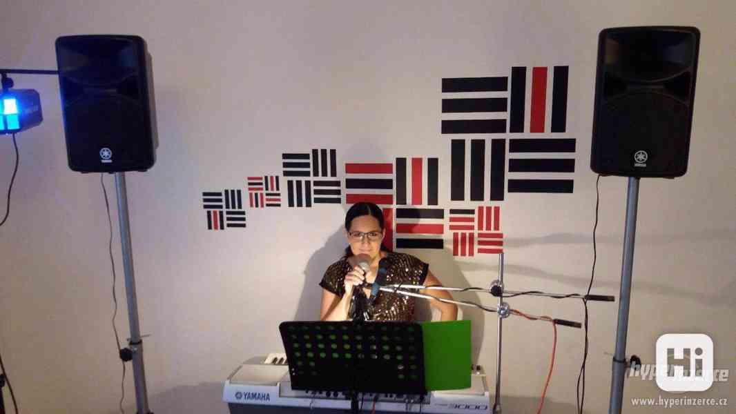 Živá hudba/Dj - Nikola Hamplová - foto 2