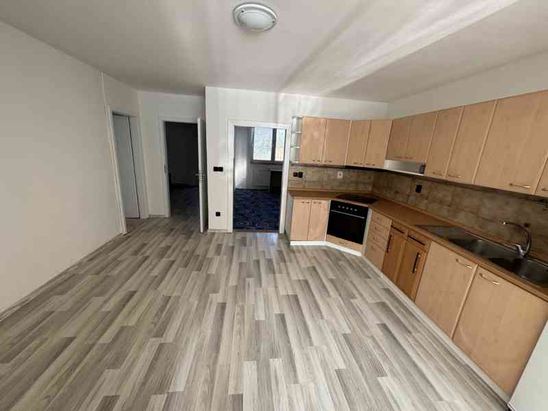 PRONÁJEM RODINNÉHO DOMU 3,5/4+KK S TERASOU V ČEBÍNĚ - foto 5