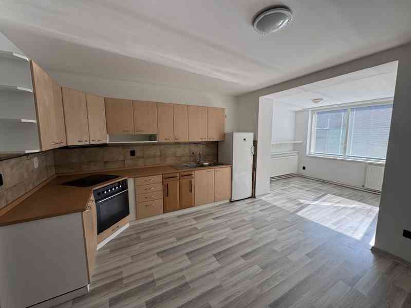 PRONÁJEM RODINNÉHO DOMU 3,5/4+KK S TERASOU V ČEBÍNĚ - foto 17