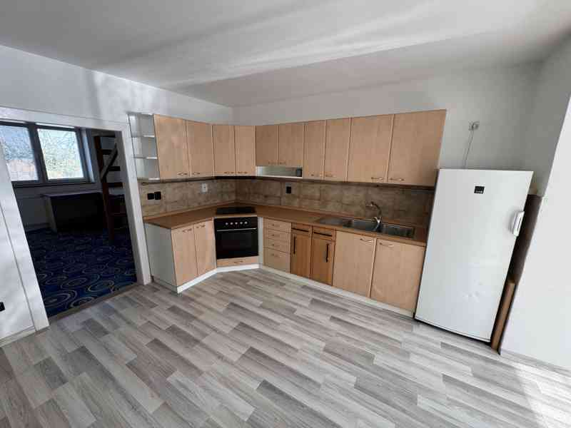 PRONÁJEM RODINNÉHO DOMU 3,5/4+KK S TERASOU V ČEBÍNĚ - foto 4