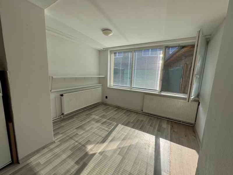 PRONÁJEM RODINNÉHO DOMU 3,5/4+KK S TERASOU V ČEBÍNĚ - foto 6