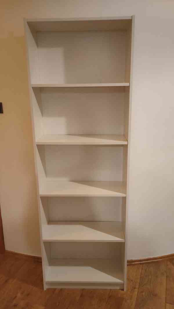 Knihovna / policová skříň  - foto 2