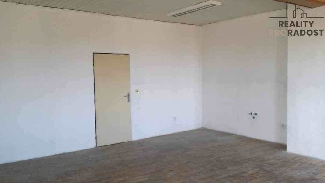 PRONÁJEM KOMERČNÍHO OBJEKTU VE VESELICI NA MORAVĚ   - foto 5