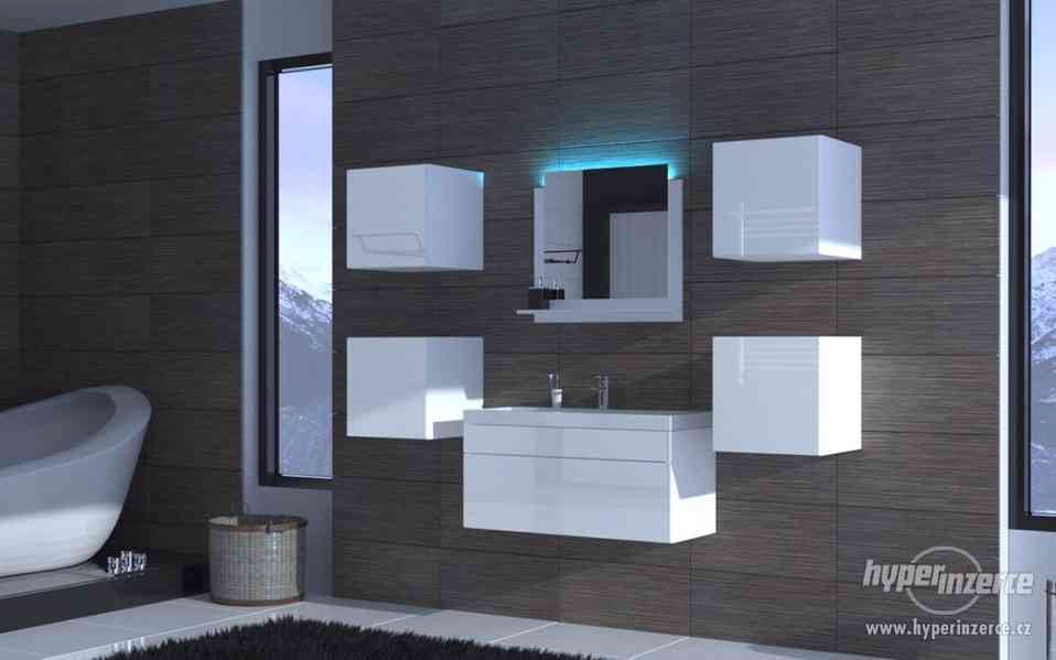 Koupelnová sestava ALIUS 22 skříňky zrcadlo černý bílý lesk - foto 2