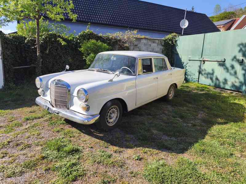 MERCEDES BENZ 190 W 110 2.0 BENZÍN - foto 1