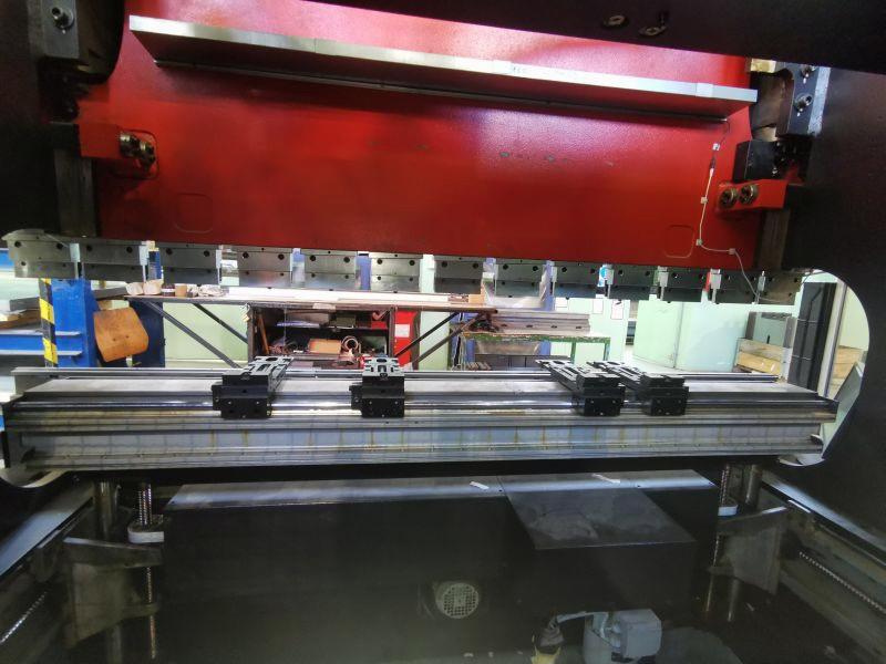 AMADA  HFT 80-25 - Ohraňovací lis CNC  - foto 4