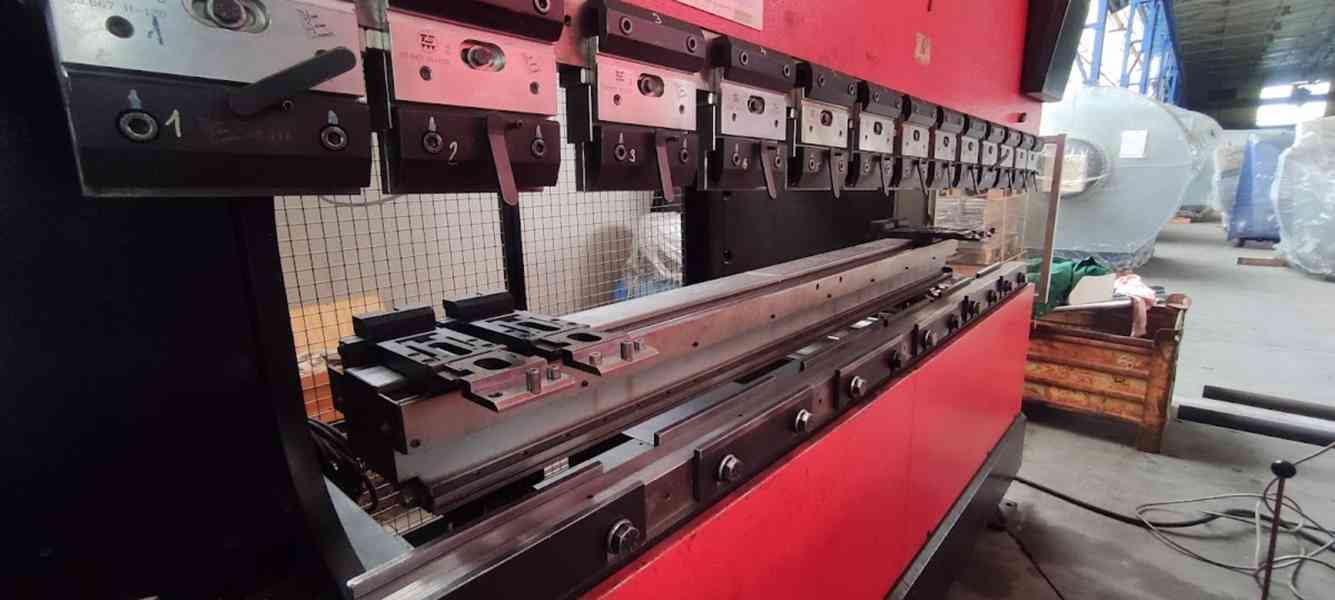 AMADA  HFT 80-25 - Ohraňovací lis CNC  - foto 3