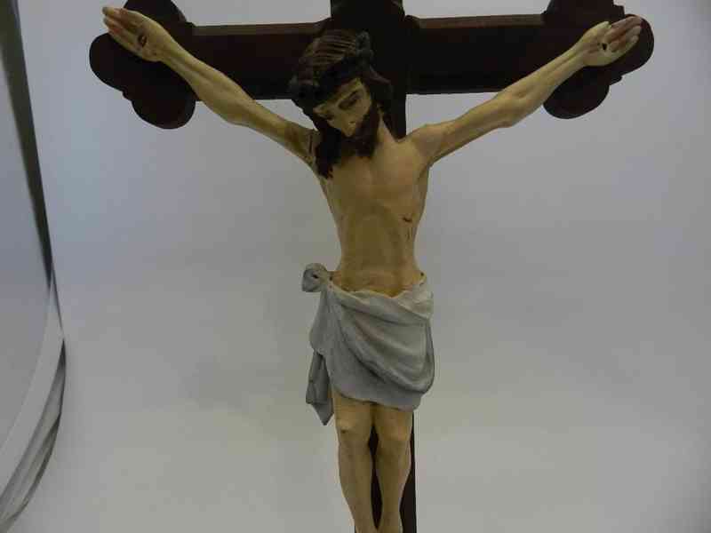 Krásný starý dřevěný Kříž Ježíš Kristus na Kříži - foto 2